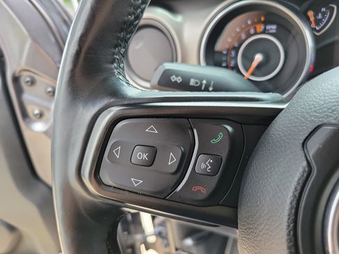 Used 2018 Jeep Wrangler Unlimited Sport S AWD/4WD image 11