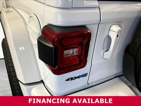 Used 2022 Jeep Wrangler Unlimited Sahara AWD/4WD image 21