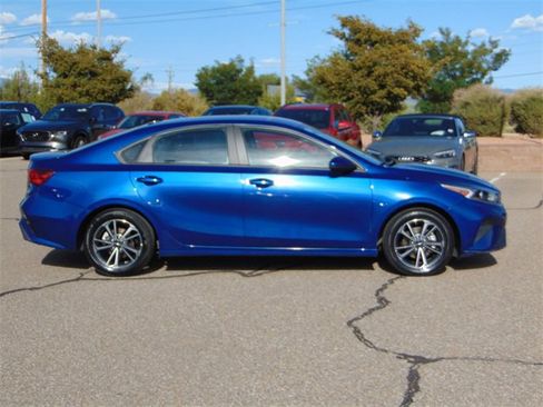 Used 2023 Kia Forte LXS image 3