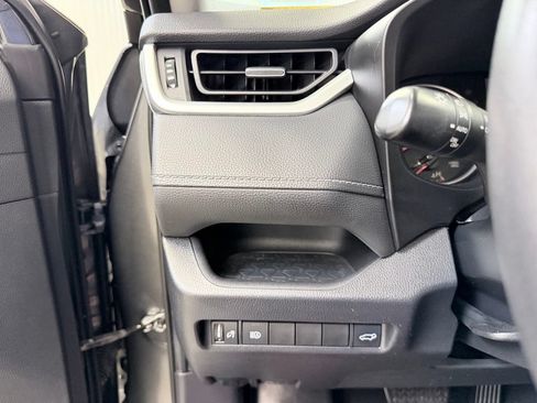 Used 2019 Toyota RAV4 XLE Premium FWD image 38