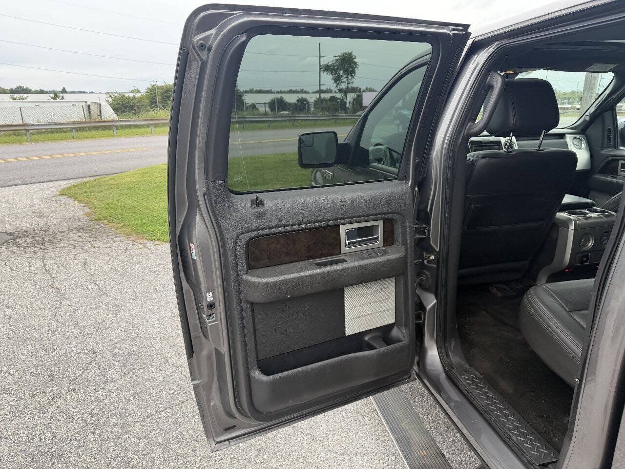 Used 2014 Ford F150 Platinum AWD/4WD image 17