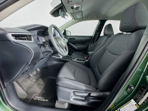 Used 2024 Toyota Corolla Cross LE image 15