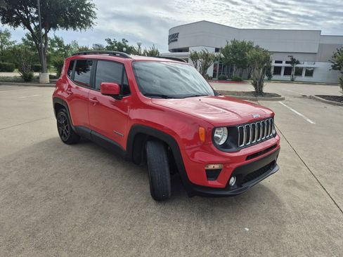 Used 2019 Jeep Renegade Latitude FWD image 4