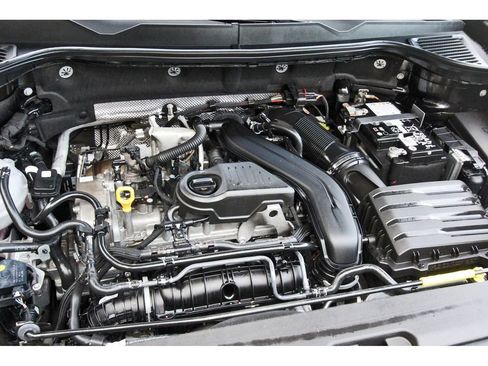 Used 2025 Volkswagen Taos SE image 36