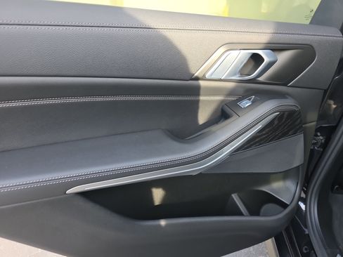 Used 2022 BMW X7 xDrive40i w/ M Sport Package image 11