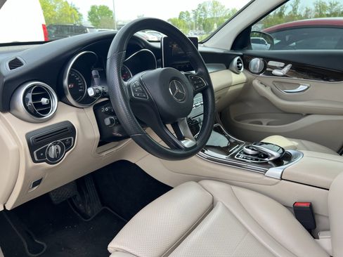 Used 2019 Mercedes-Benz GLC 300 4MATIC image 17