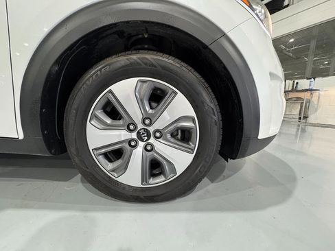 Used 2019 Kia Niro LX image 40