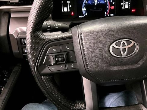 Used 2025 Toyota Tacoma SR5 AWD/4WD image 26