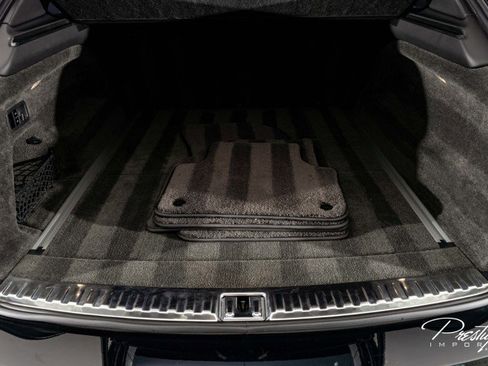 Used 2022 Bentley Bentayga image 17