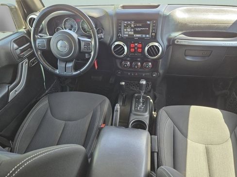 Used 2018 Jeep Wrangler Unlimited Sahara AWD/4WD image 23