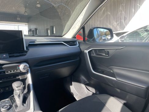 Used 2025 Toyota RAV4 LE image 34