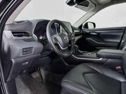 Used 2023 Toyota Highlander XLE w/ Protection Package #3 (TMS) AWD/4WD image 9