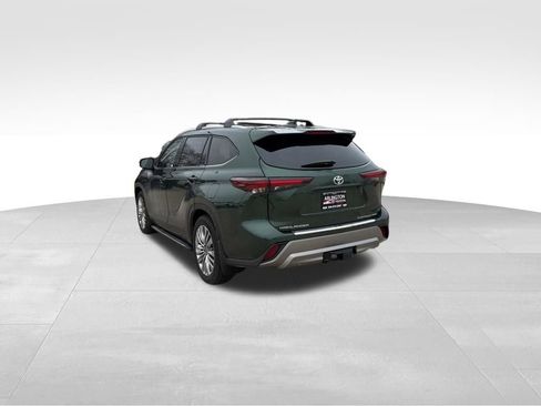 Used 2025 Toyota Highlander Platinum image 8