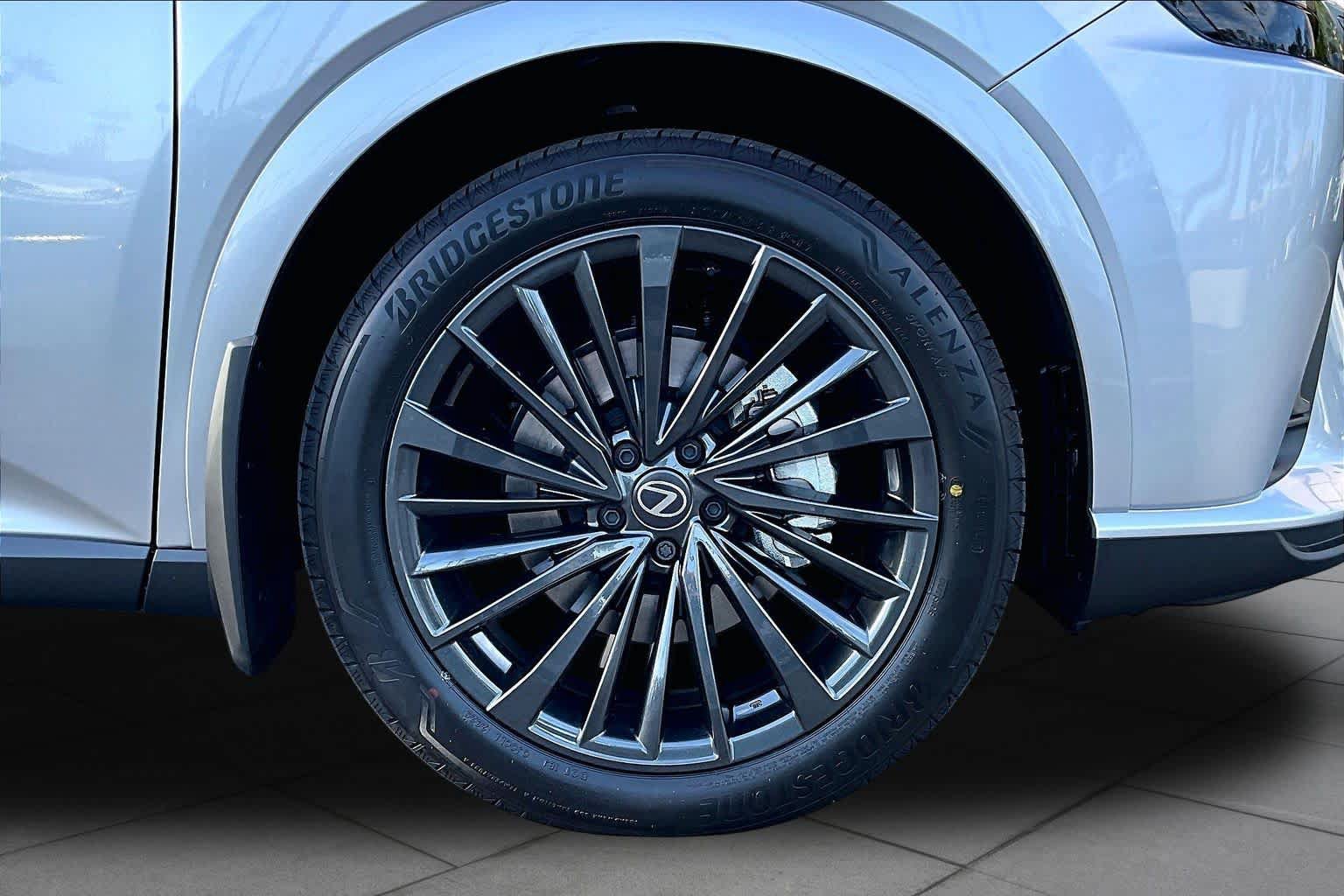 New 2026 Lexus RX 450h AWD w/ Convenience Package image 9