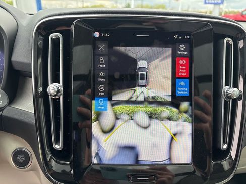 Certified 2026 Volvo XC40 B5 Plus AWD/4WD image 20