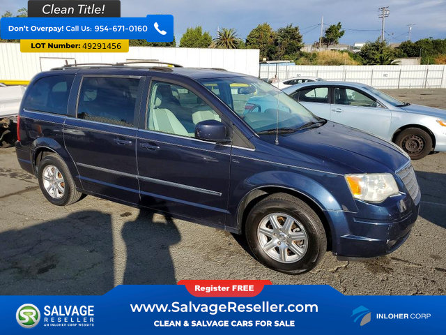 Used 2009 Chrysler Town & Country Touring FWD image 5