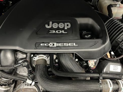 Used 2023 Jeep Gladiator Overland AWD/4WD image 26
