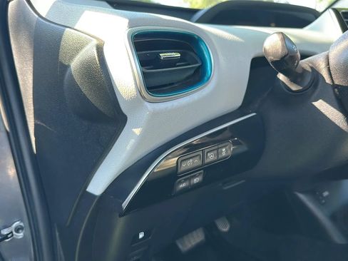 Used 2017 Toyota Prius Four w/ Advanced Technology Package FWD image 30