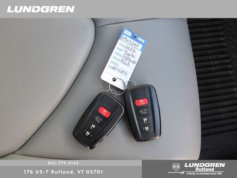 Used 2022 Toyota Highlander XLE image 30