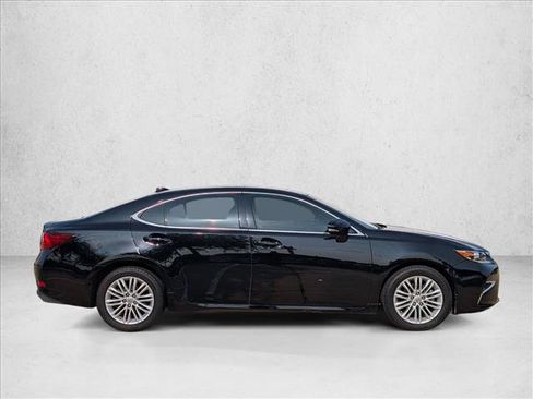 Used 2017 Lexus ES 350 w/ Premium Package FWD image 4
