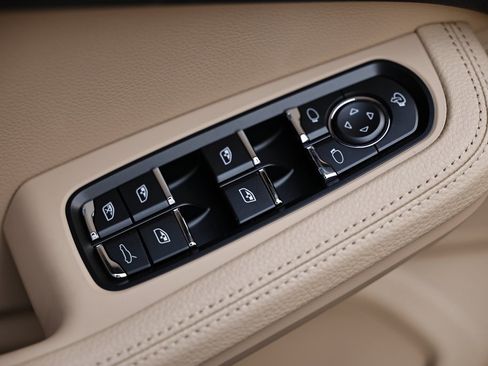 New 2026 Porsche Macan image 23