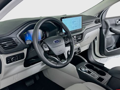 New 2025 Ford Escape SE w/ Class II Trailer Tow Package image 4