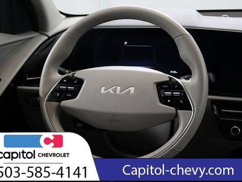 Used 2024 Kia Niro Wave w/ Wave Preserve Package FWD image 17