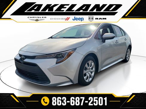 Used 2025 Toyota Corolla LE FWD image 3