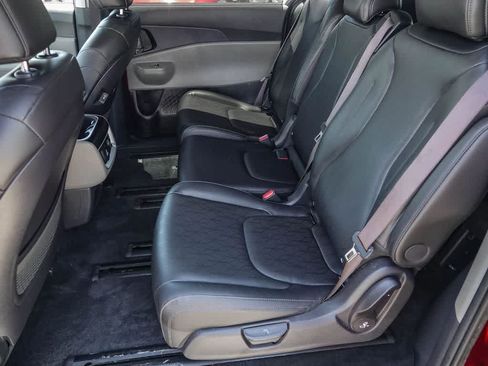Certified 2025 Kia Carnival SX FWD image 17