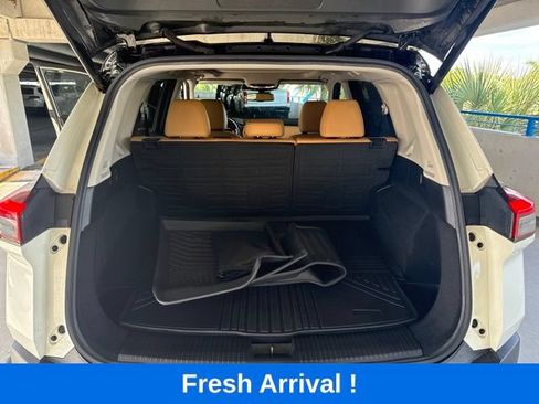 Used 2021 Nissan Rogue Platinum FWD image 4