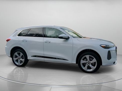 Used 2025 Audi Q5 Premium Plus AWD/4WD image 34