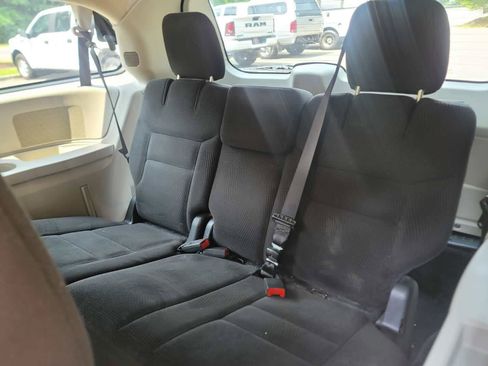 Used 2017 Dodge Grand Caravan SE FWD image 9