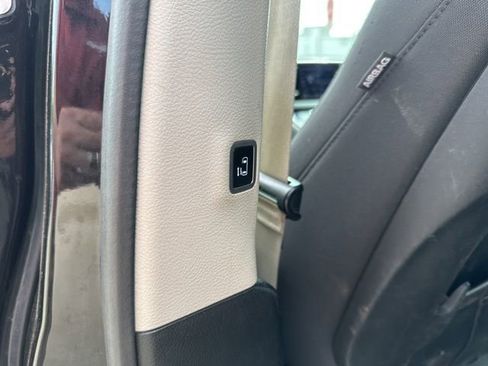 Used 2019 Chrysler Pacifica Touring Plus FWD image 18
