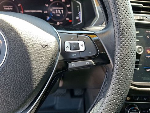 Used 2019 Volkswagen Tiguan SEL AWD/4WD image 18