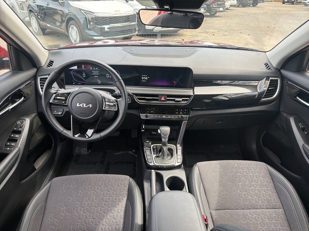 Used 2025 Kia Seltos S AWD/4WD image 21