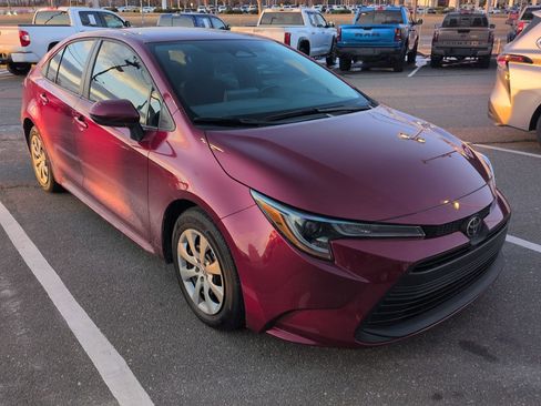 Used 2023 Toyota Corolla LE image 3