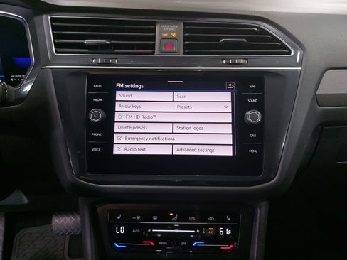 Used 2022 Volkswagen Tiguan SE image 22