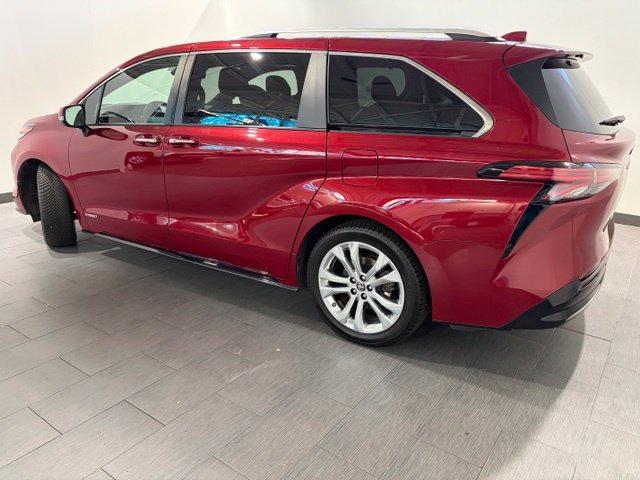 Used 2021 Toyota Sienna Platinum FWD image 3