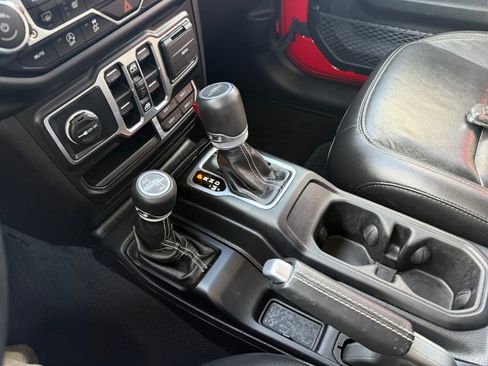 Used 2020 Jeep Gladiator Overland image 13