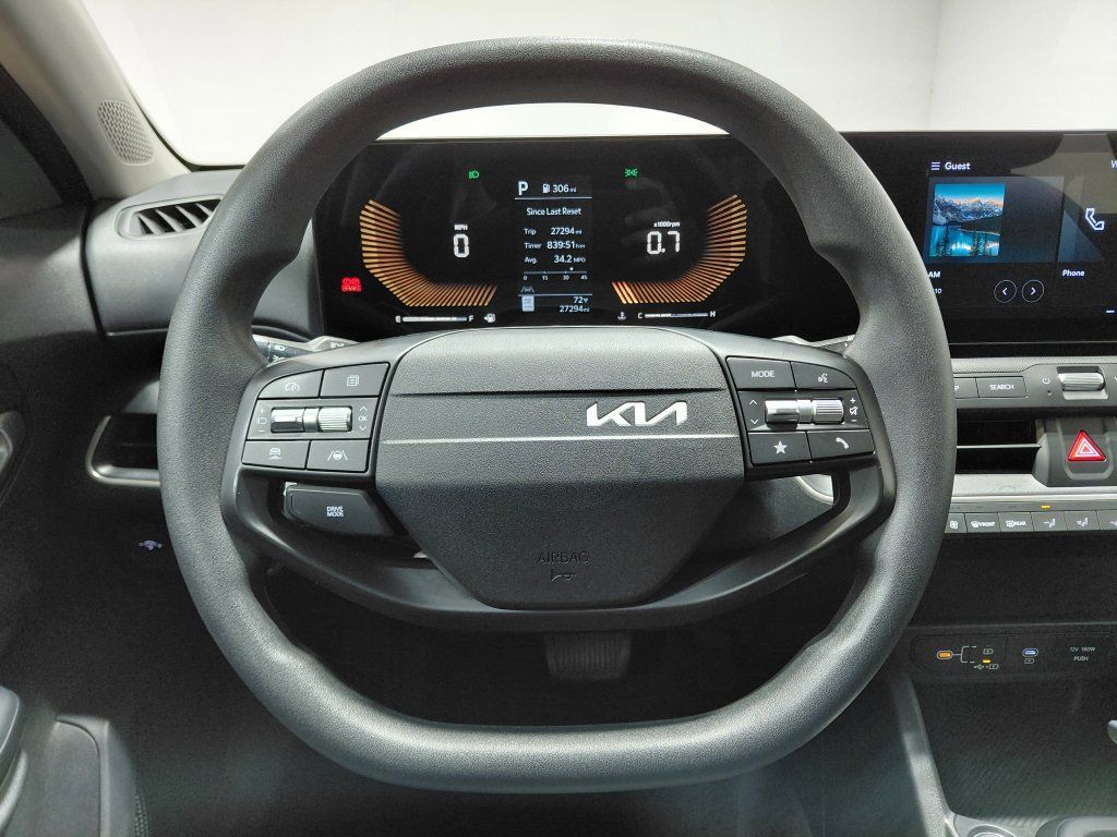Used 2025 Kia K4 FWD image 23