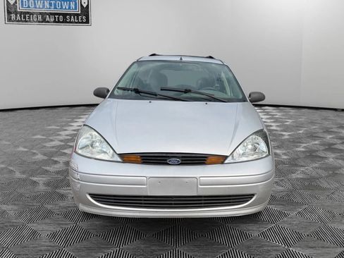 Used 2003 Ford Focus SE FWD image 2