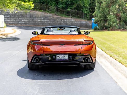 Used 2021 Aston Martin DB11 Volante RWD image 6