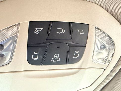 Used 2023 Chrysler Pacifica Touring-L FWD image 20