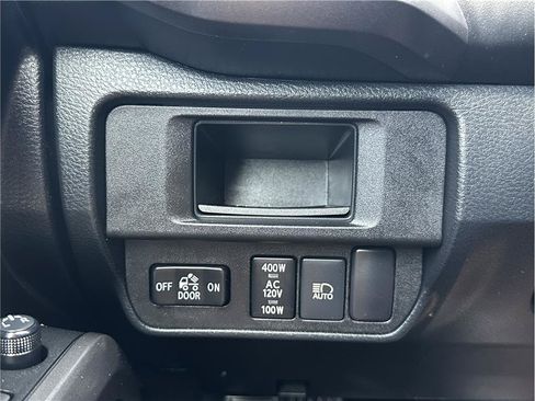 Used 2019 Toyota Tacoma TRD Sport w/ Technology Package AWD/4WD image 28