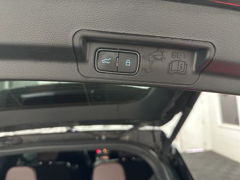 Used 2023 Ford Explorer Platinum w/ Premium Technology Package image 38