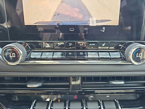 Used 2023 Chevrolet Colorado LT w/ LT Convenience Package III image 24