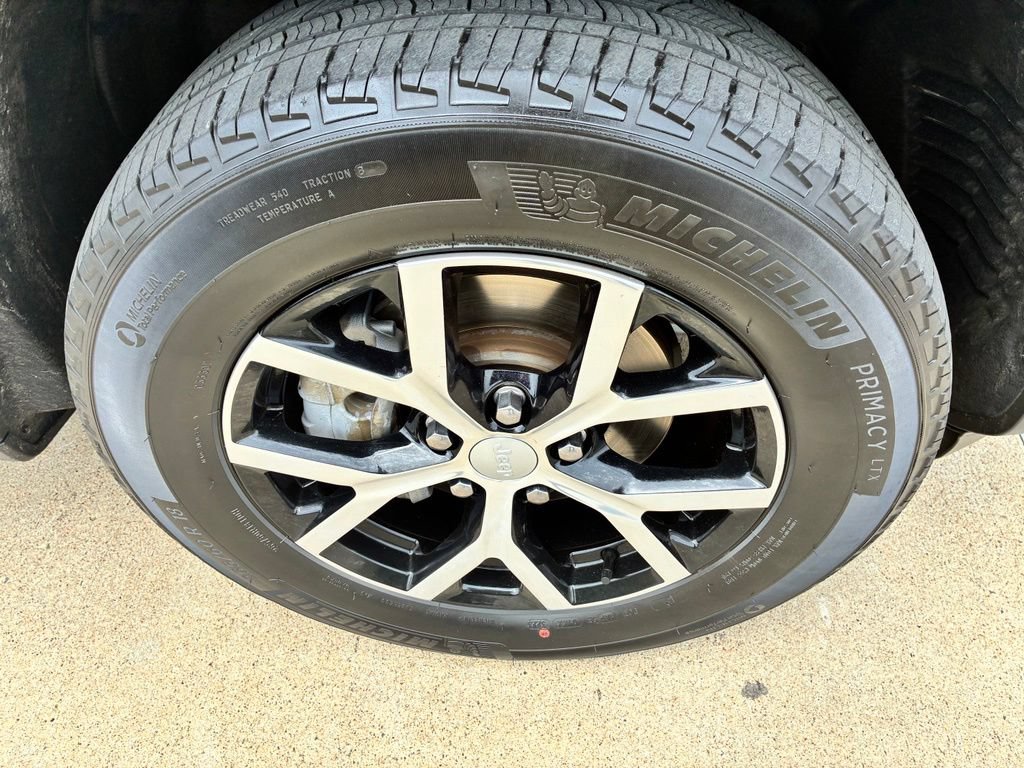 Used 2024 Jeep Grand Cherokee Limited AWD/4WD image 3