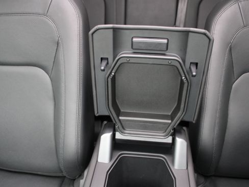 Used 2024 Land Rover Defender 110 S image 31