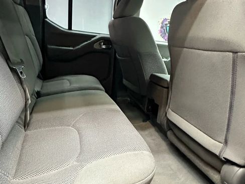 Used 2018 Nissan Frontier SV image 34