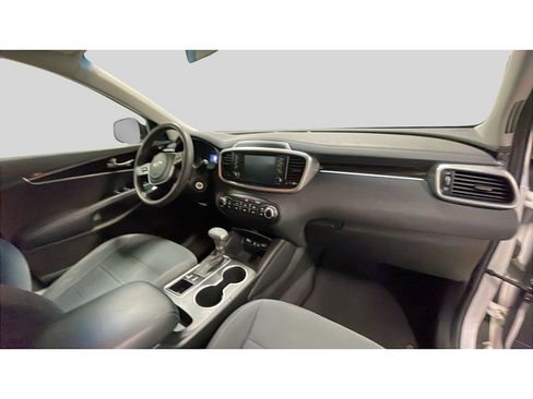 Used 2019 Kia Sorento FWD image 17